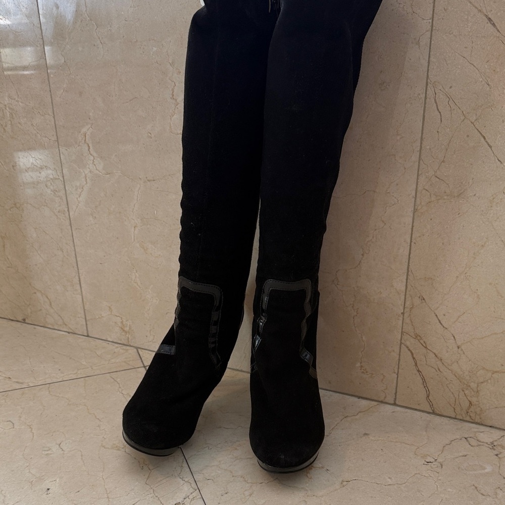 Suede boots